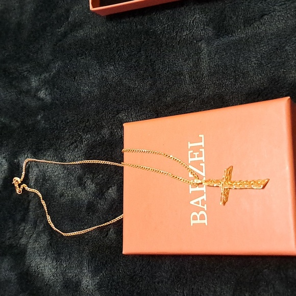 Barzel 18K Gold Plated Cross Necklace - Picture 4 of 6